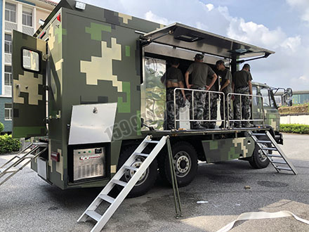 東風(fēng)6x6軍用炊事車(chē)圖片5